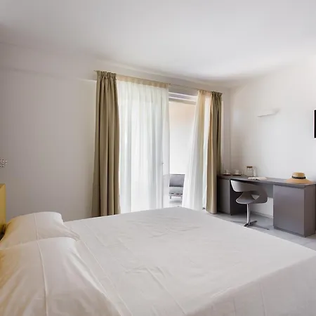 Resort Luna Minoica And Montallegro